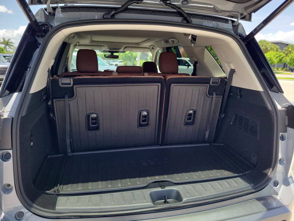 2026 Boulder Gray Pearl Nissan Pathfinder Platinum FWD SUV