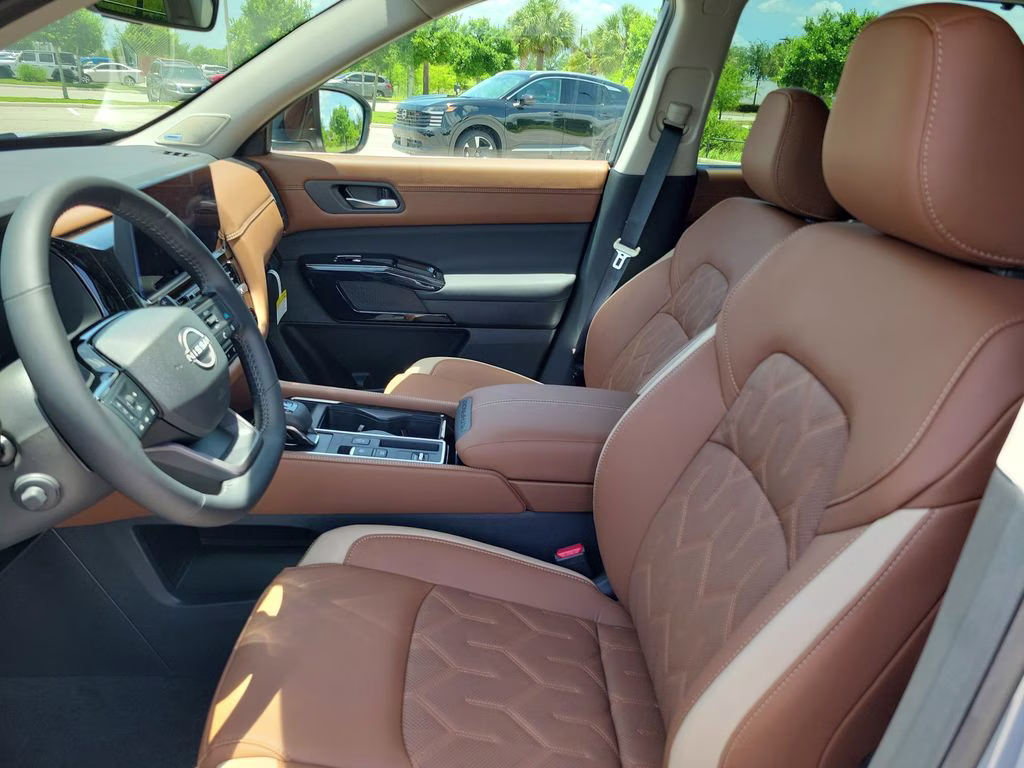 2026 Boulder Gray Pearl Nissan Pathfinder Platinum FWD SUV