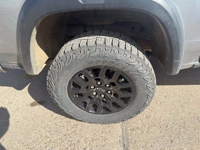 2024 Sterling Gray Metallic Chevrolet Colorado Trail Boss 4X4 Truck