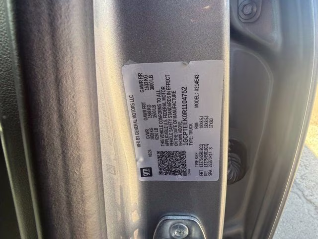 2024 Sterling Gray Metallic Chevrolet Colorado Trail Boss 4X4 Truck