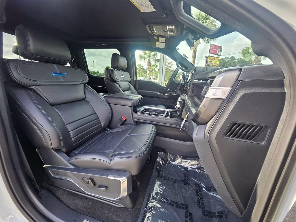2026 Avalanche Ford Super Duty F-350 SRW Platinum 4X4 Truck