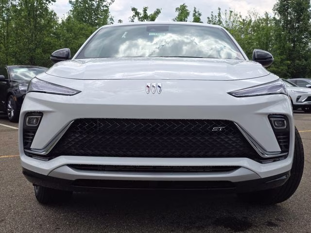 2026 Summit White Buick Envista Sport Touring FWD SUV