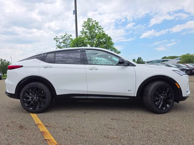 2026 Summit White Buick Envista Sport Touring FWD SUV