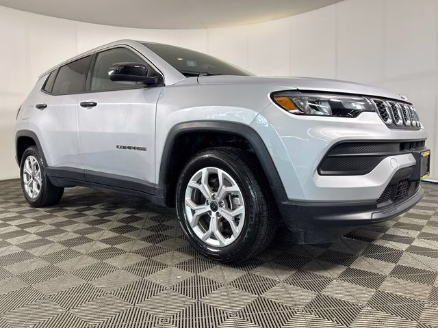2025 Silver Zynith Metallic Clearcoat Jeep Compass Sport 4X4 SUV