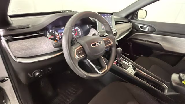 2025 Silver Zynith Metallic Clearcoat Jeep Compass Sport 4X4 SUV