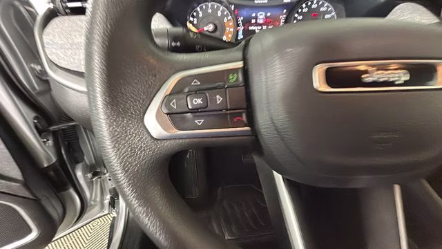 2025 Silver Zynith Metallic Clearcoat Jeep Compass Sport 4X4 SUV