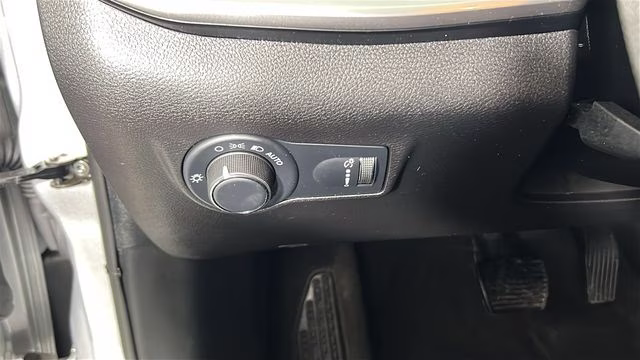 2025 Silver Zynith Metallic Clearcoat Jeep Compass Sport 4X4 SUV