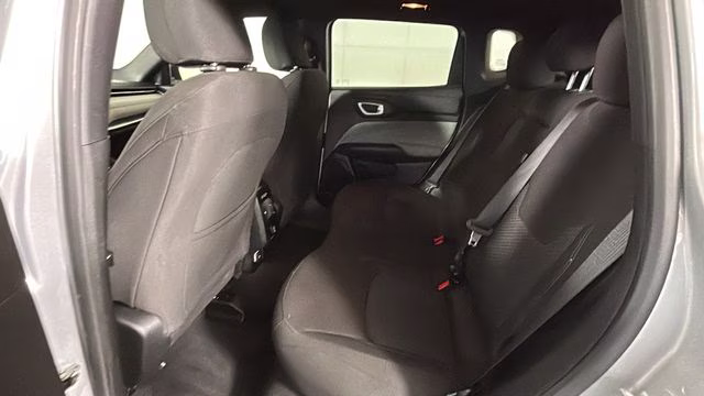 2025 Silver Zynith Metallic Clearcoat Jeep Compass Sport 4X4 SUV