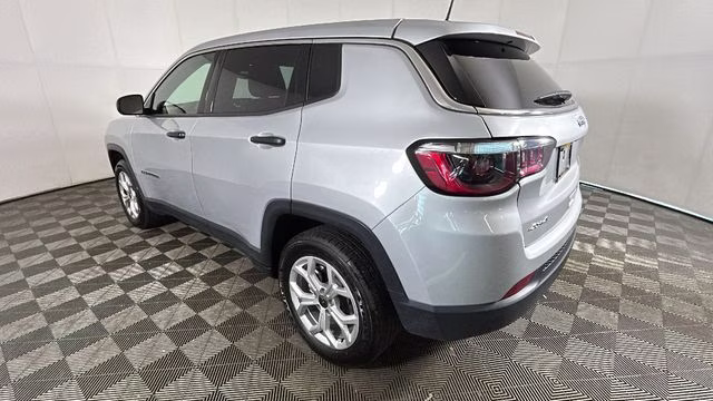 2025 Silver Zynith Metallic Clearcoat Jeep Compass Sport 4X4 SUV