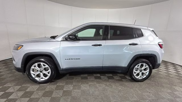 2025 Silver Zynith Metallic Clearcoat Jeep Compass Sport 4X4 SUV