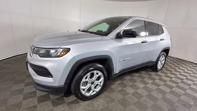 2025 Silver Zynith Metallic Clearcoat Jeep Compass Sport 4X4 SUV