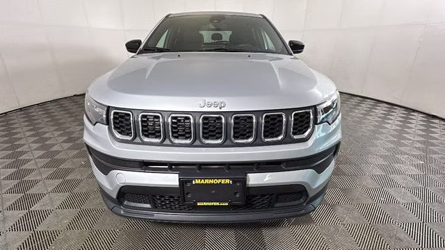 2025 Silver Zynith Metallic Clearcoat Jeep Compass Sport 4X4 SUV