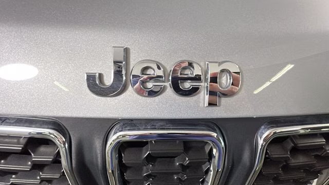 2025 Silver Zynith Metallic Clearcoat Jeep Compass Sport 4X4 SUV