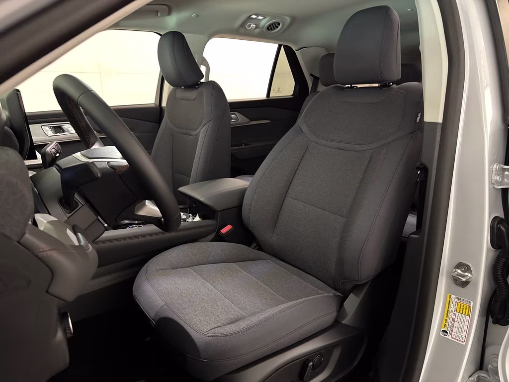 2026 White Metallic Ford Explorer Active RWD SUV