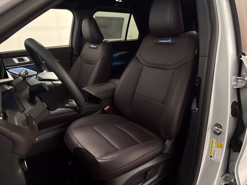 2026 Space White Metallic Ford Explorer Platinum RWD SUV