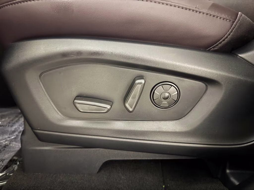 2026 Star White Metallic Tri-Coat Ford Explorer Platinum 4X4 SUV