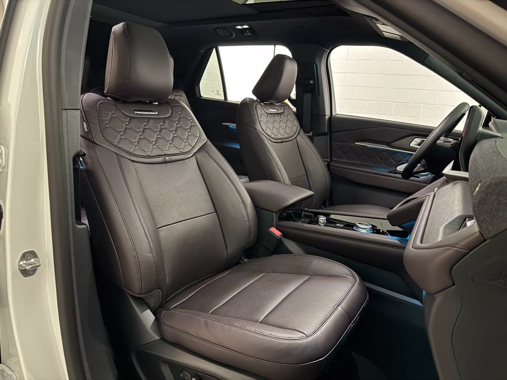 2026 Star White Metallic Tri-Coat Ford Explorer Platinum 4X4 SUV