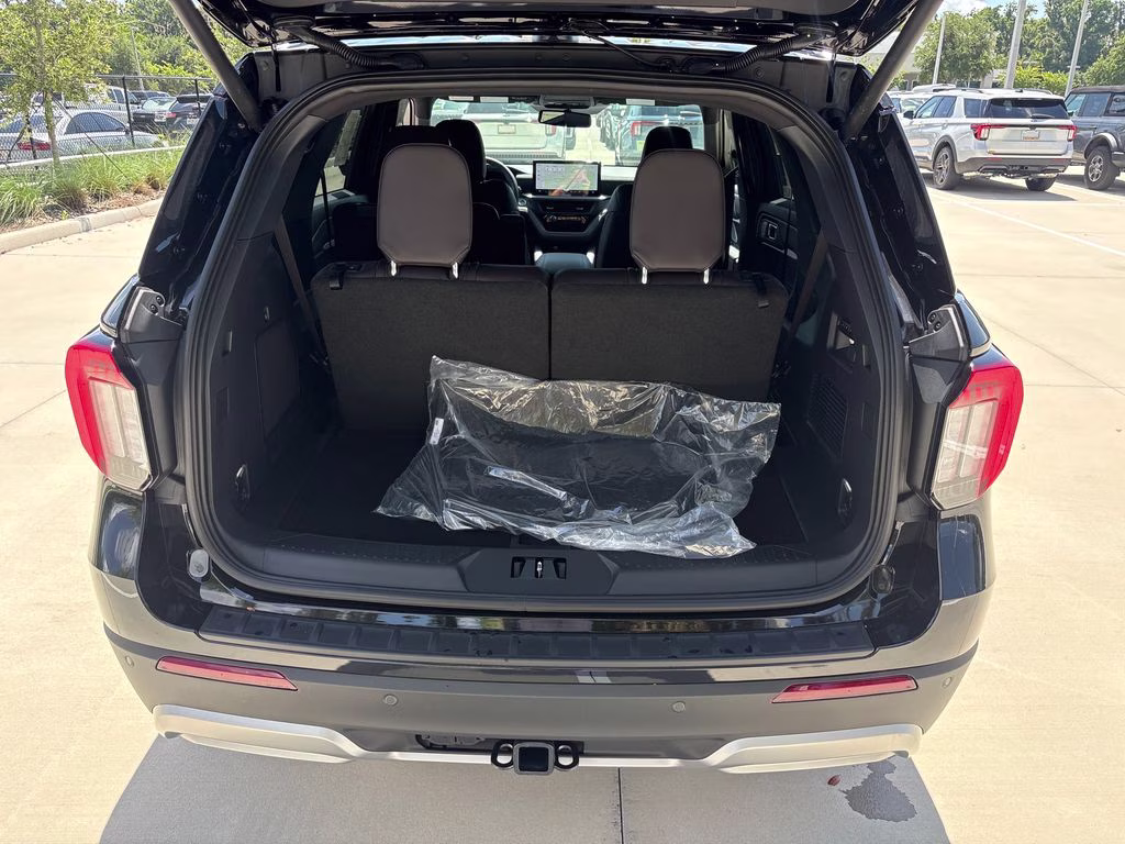 2026 Black Metallic Ford Explorer Platinum 4X4 SUV