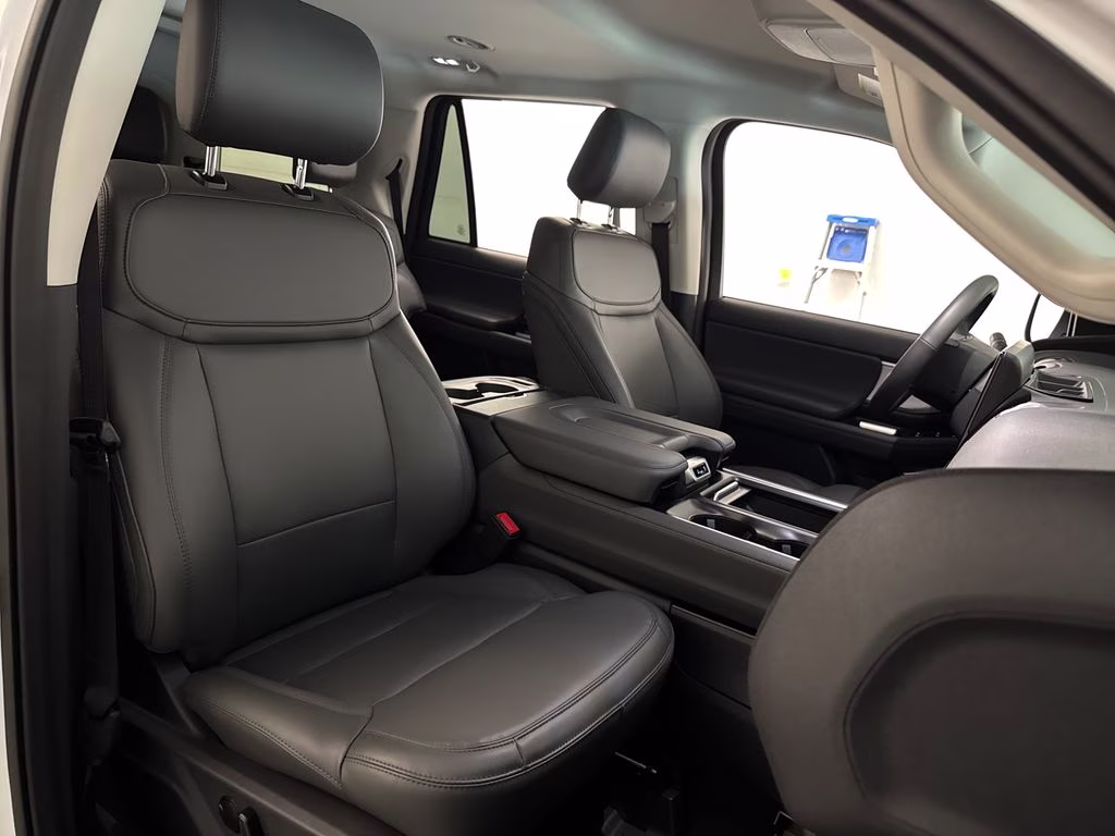 2026 Oxford White Ford Expedition Active RWD SUV