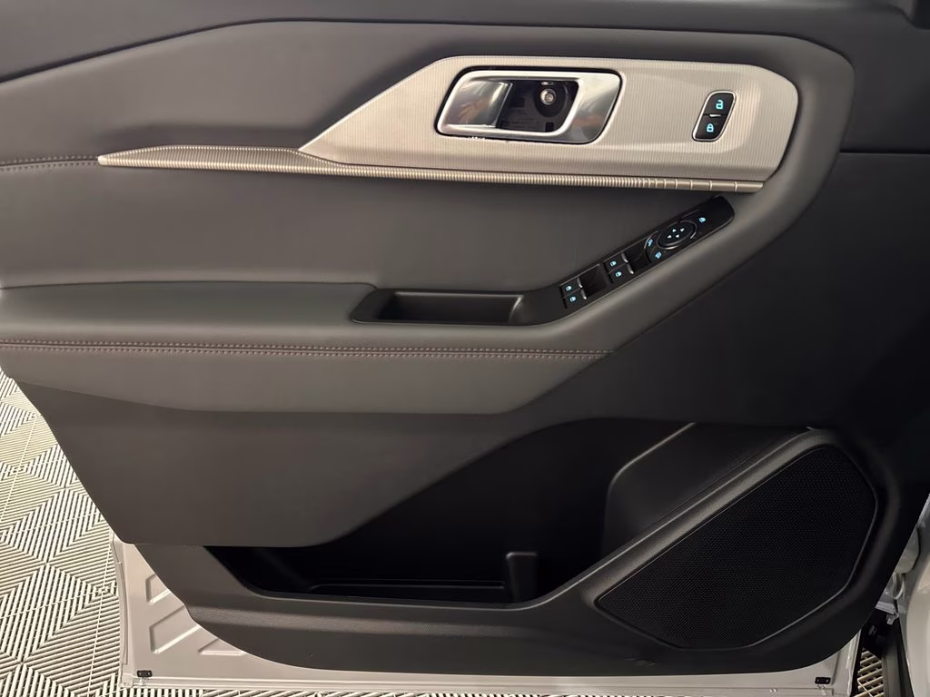 2026 White Metallic Ford Explorer Active RWD SUV