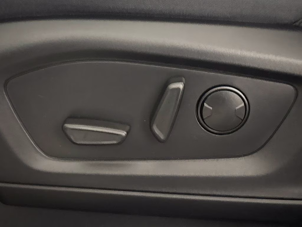 2026 White Metallic Ford Explorer Active RWD SUV