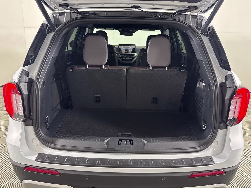2026 Space White Metallic Ford Explorer Platinum RWD SUV