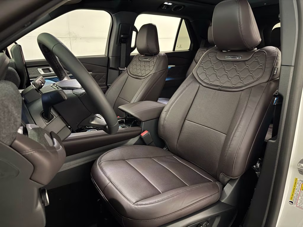 2026 Star White Metallic Tri-Coat Ford Explorer Platinum 4X4 SUV