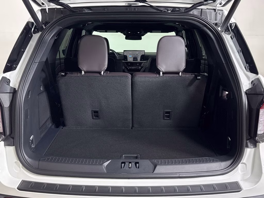 2026 Star White Metallic Tri-Coat Ford Explorer Platinum 4X4 SUV