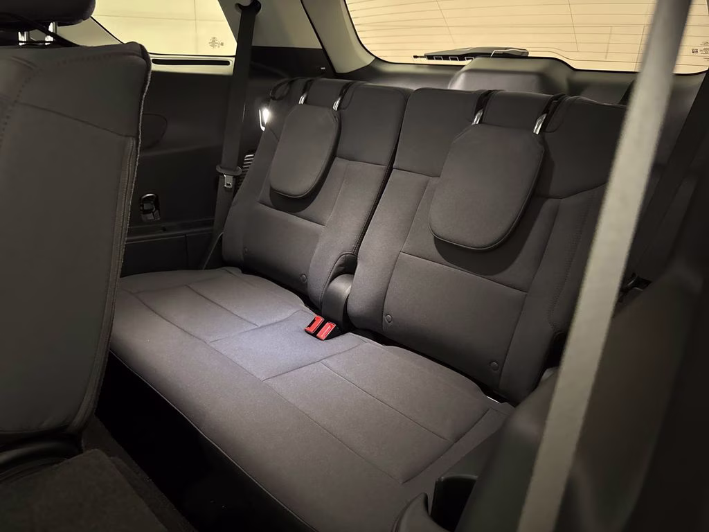 2026 White Metallic Ford Explorer Active RWD SUV
