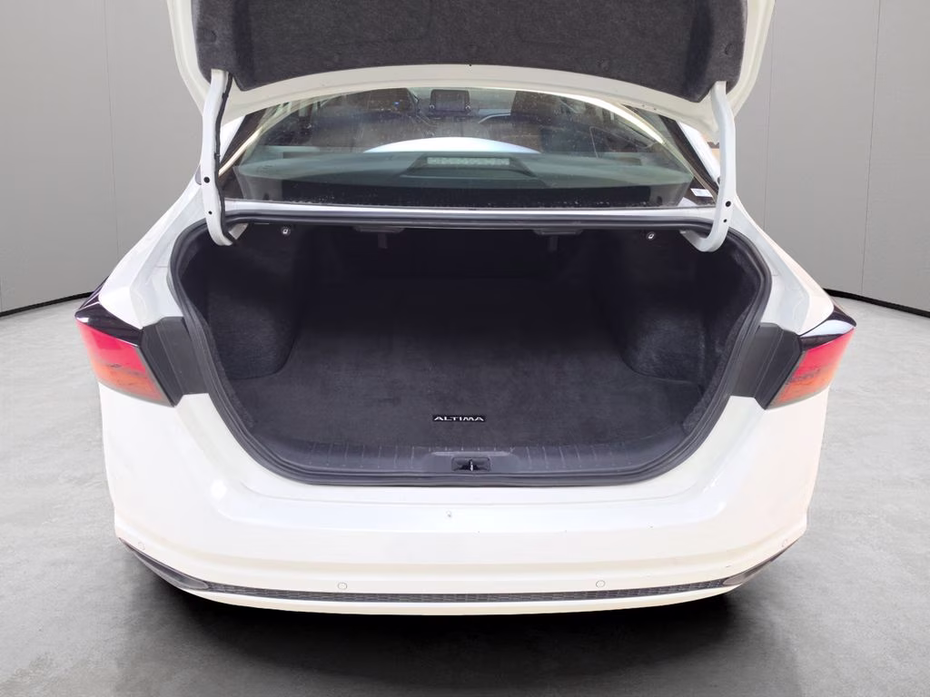 2025 Glacier White Nissan Altima 2.5 SV FWD Sedan