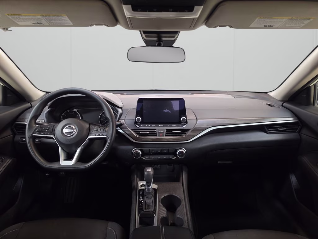 2025 Glacier White Nissan Altima 2.5 SV FWD Sedan