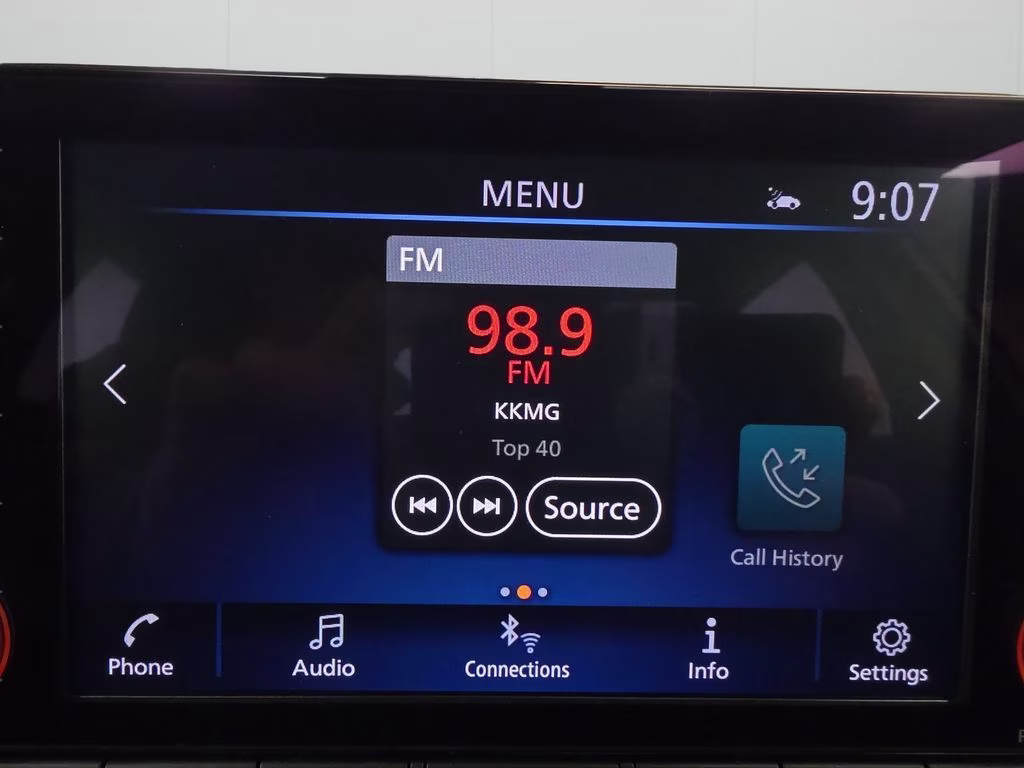 2025 Glacier White Nissan Altima 2.5 SV FWD Sedan