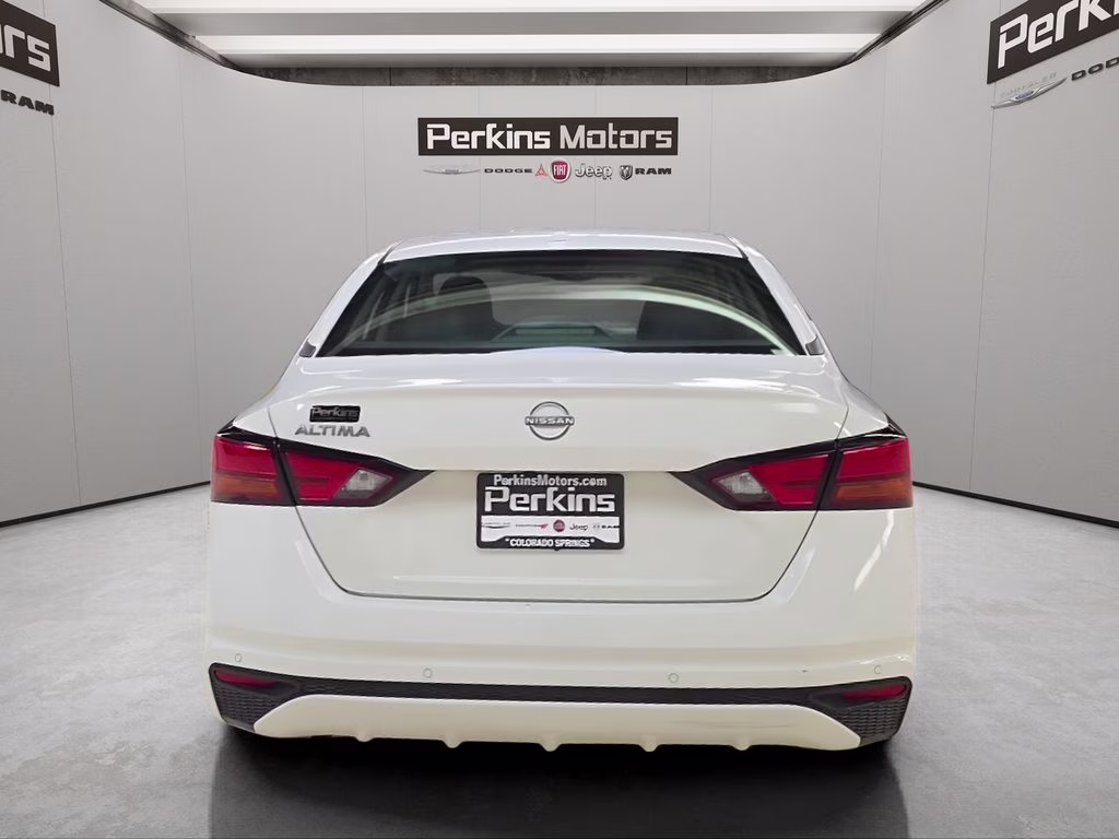 2025 Glacier White Nissan Altima 2.5 SV FWD Sedan