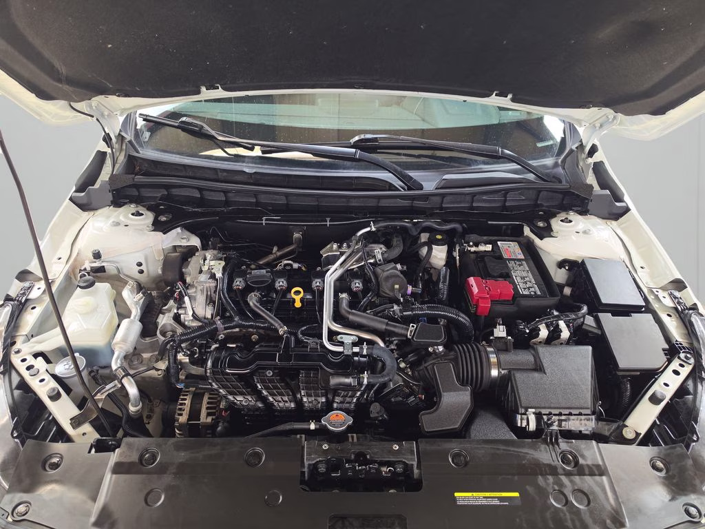2025 Glacier White Nissan Altima 2.5 SV FWD Sedan
