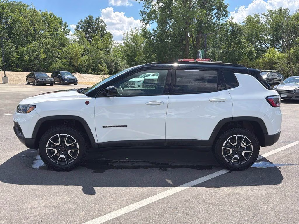 2025 Bright White Clearcoat Jeep Compass Trailhawk 4X4 SUV