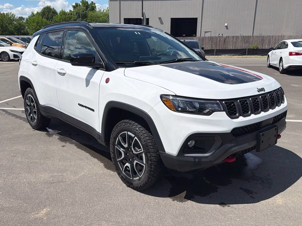 2025 Bright White Clearcoat Jeep Compass Trailhawk 4X4 SUV