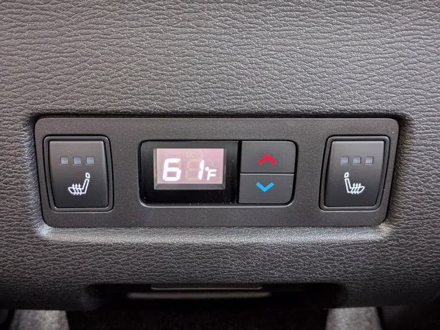 2026 White Diamond/Black Roof Mitsubishi Outlander Black Edition FWD SUV