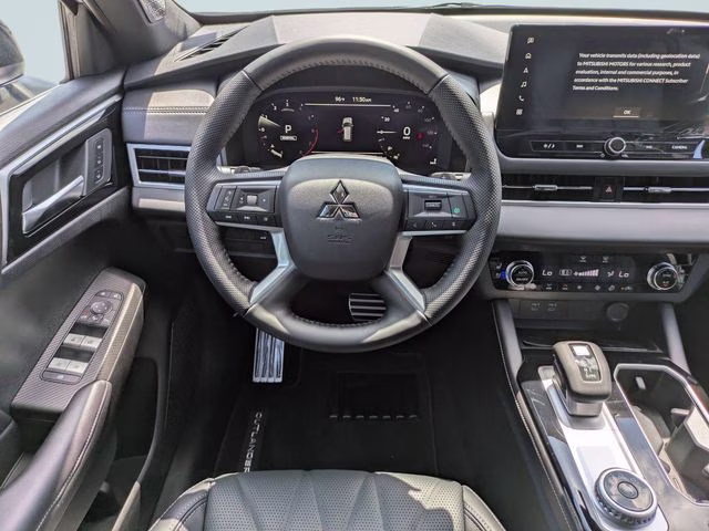 2026 White Diamond/Black Roof Mitsubishi Outlander Black Edition FWD SUV