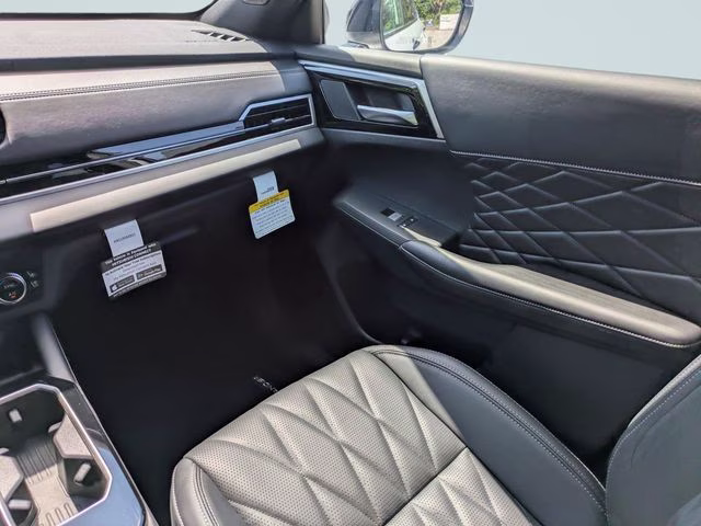 2026 White Diamond/Black Roof Mitsubishi Outlander Black Edition FWD SUV