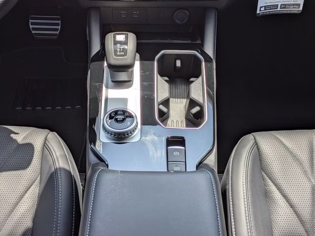 2026 White Diamond/Black Roof Mitsubishi Outlander Black Edition FWD SUV