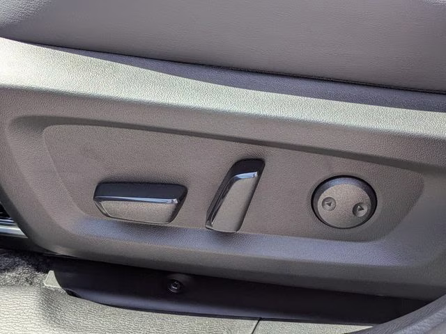 2026 White Diamond/Black Roof Mitsubishi Outlander Black Edition FWD SUV