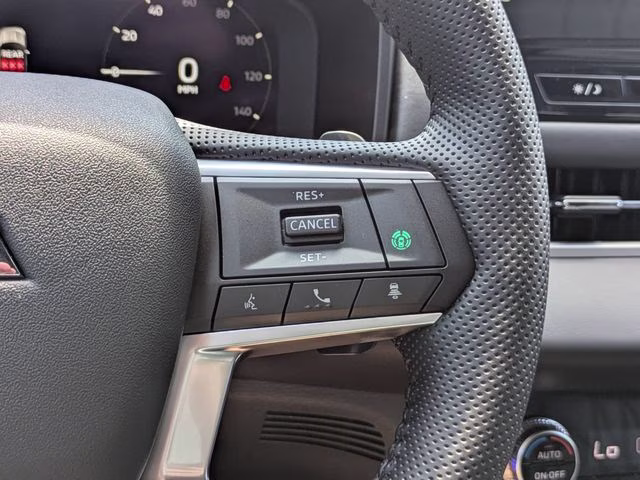 2026 White Diamond/Black Roof Mitsubishi Outlander Black Edition FWD SUV