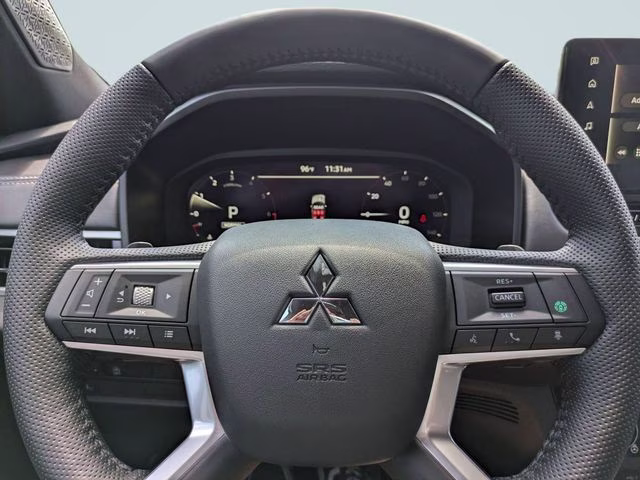 2026 White Diamond/Black Roof Mitsubishi Outlander Black Edition FWD SUV