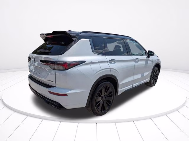 2026 White Diamond/Black Roof Mitsubishi Outlander Black Edition FWD SUV