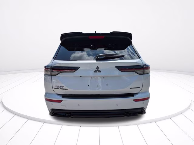 2026 White Diamond/Black Roof Mitsubishi Outlander Black Edition FWD SUV