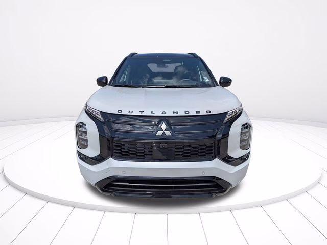 2026 White Diamond/Black Roof Mitsubishi Outlander Black Edition FWD SUV