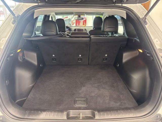 2019 Bright White Clearcoat Jeep Cherokee Trailhawk 4X4 SUV