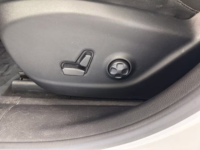 2019 Bright White Clearcoat Jeep Cherokee Trailhawk 4X4 SUV