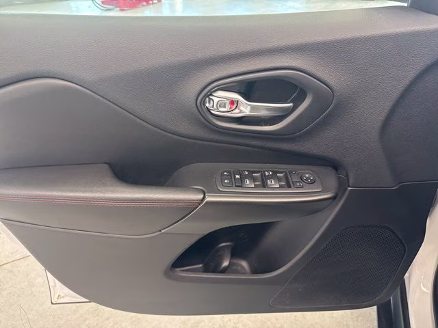 2019 Bright White Clearcoat Jeep Cherokee Trailhawk 4X4 SUV