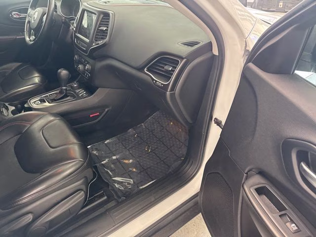 2019 Bright White Clearcoat Jeep Cherokee Trailhawk 4X4 SUV